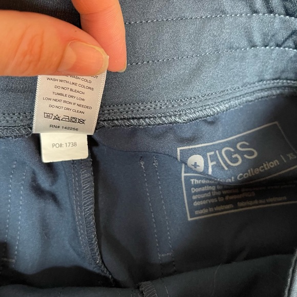 Figs Scrub Set- *Limited Edition Dark Harbor* XS - Picture 9 of 15